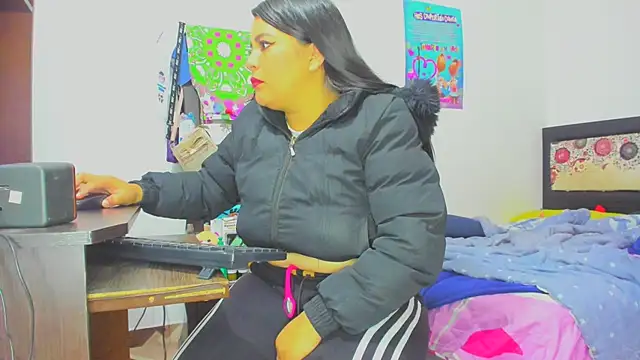 yournaughtyandsexyprinces's cam snapshot