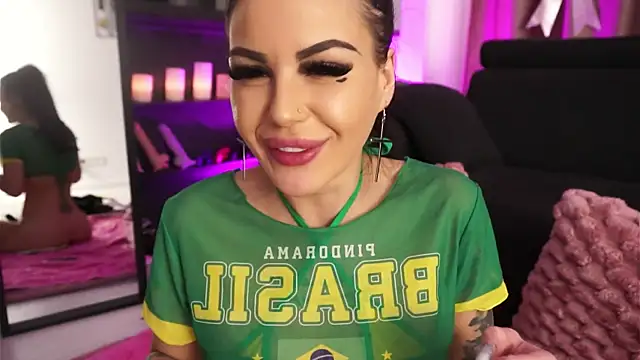 NaomyBlackBarbie's cam snapshot