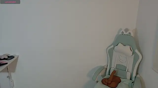 Emerald_Sparkles_'s cam snapshot