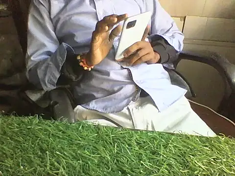 Desi_GfBf's cam snapshot