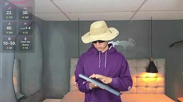 Abraham_horny18 live sex cam