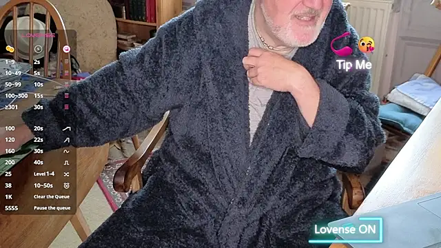 Adamdaddybear live sex cam