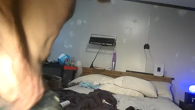 Bi_curious86 live sex cam