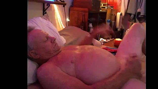 Pussyeat2please's cam snapshot