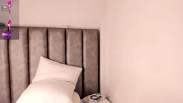 Katy_thompson_'s cam snapshot