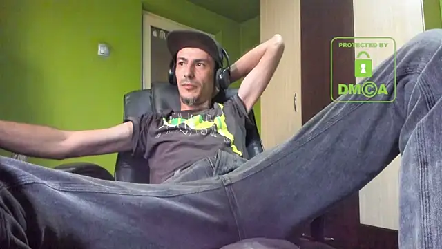 BigCumShoot live sex cam