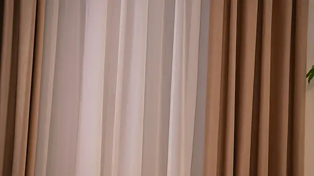 DoviaClaire live sex cam