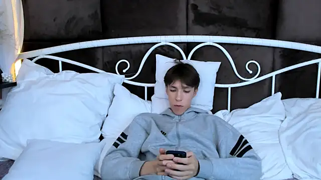 MarkBranston live sex cam