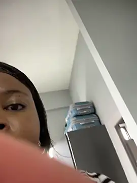 Curveysinaa's cam snapshot