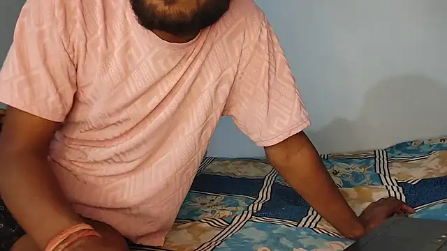 SnuggledStrut's cam snapshot