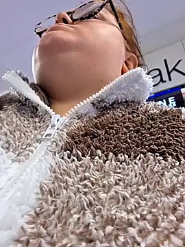 BrattyPrincess-x's cam snapshot