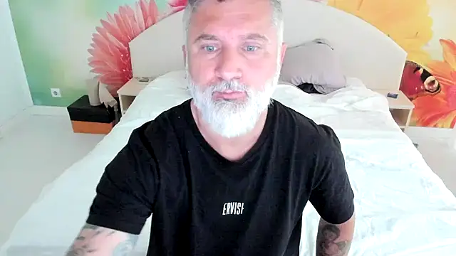 BlowMyXXL live sex cam