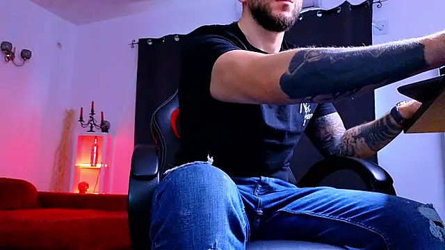 MightyAaron66 live sex cam