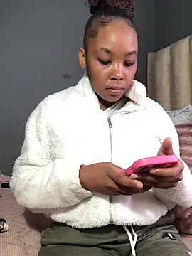 Nicole_Liam_'s cam snapshot