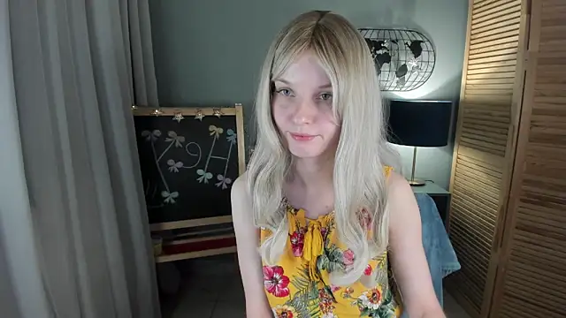 Madelaineses's cam snapshot