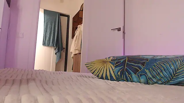 Karolina_love_'s cam snapshot