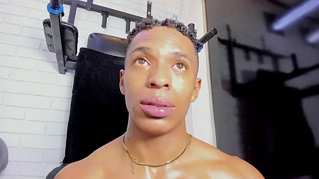 ItaloMoore live sex cam