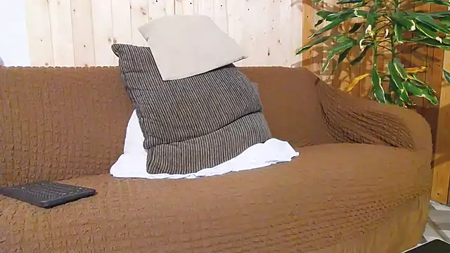 PublicMellyBigLabia's cam snapshot