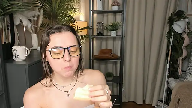 ThelmaJusto live sex cam