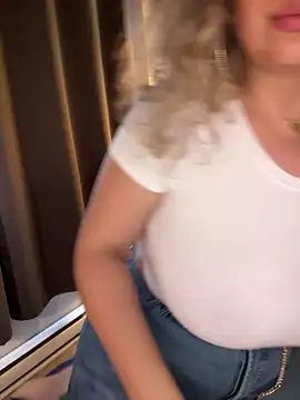 miamellycious live sex cam