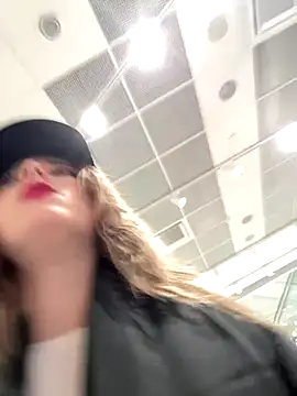 LoraaDoll live sex cam