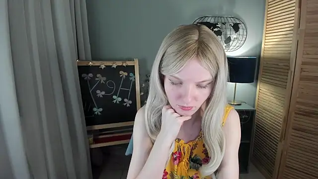 Madelaineses's cam snapshot