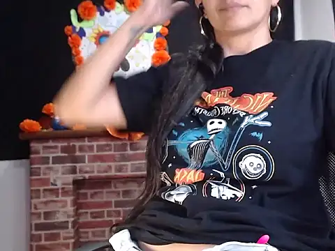 Lucyy_Naugthy's cam snapshot