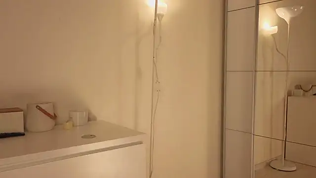 slyshypie's cam snapshot