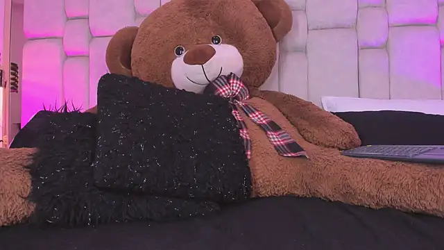 _GigiDoll_'s cam snapshot