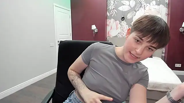 EmiliaYours live sex cam