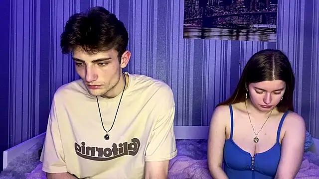 EmiliaCouple's cam snapshot