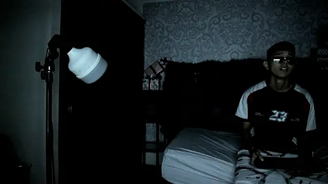 salome_mio's cam snapshot