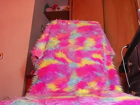 saracush17's cam snapshot