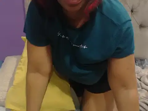 YELLOWBUSTYMELLONS's cam snapshot