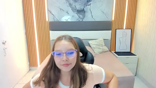 LEYNABRAUN live sex cam