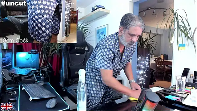 OnlineBossUK live sex cam