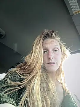 GoldenFlameGoddess live sex cam