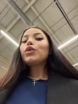 Kissy_Moon live sex cam