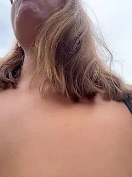 sara_calderon's cam snapshot