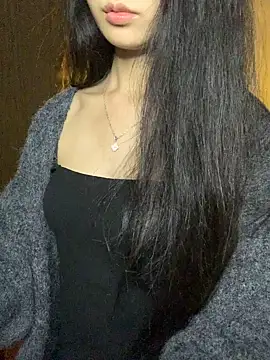 Nhinhi18 live sex cam