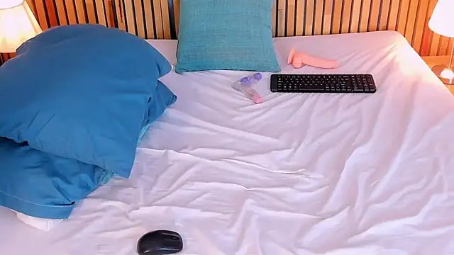 MiaBigBust's cam snapshot