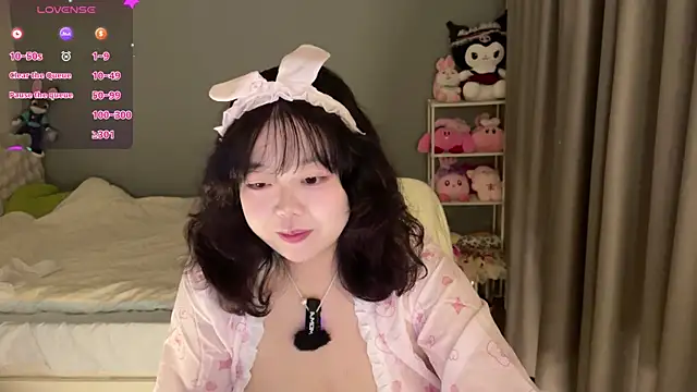 Kittenfishing's cam snapshot