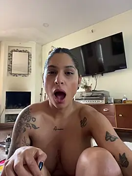 charlotte_stevenss_'s cam snapshot