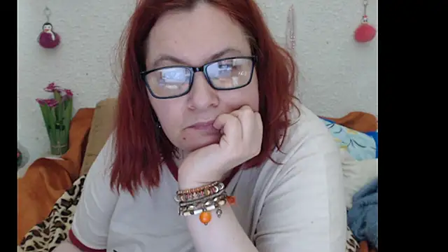 PlayfullMature's cam snapshot