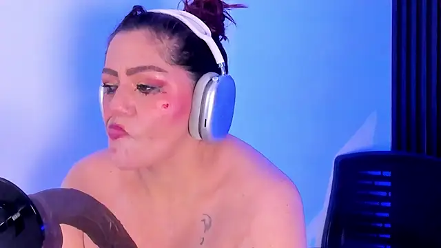 Aliyahsstone's cam snapshot