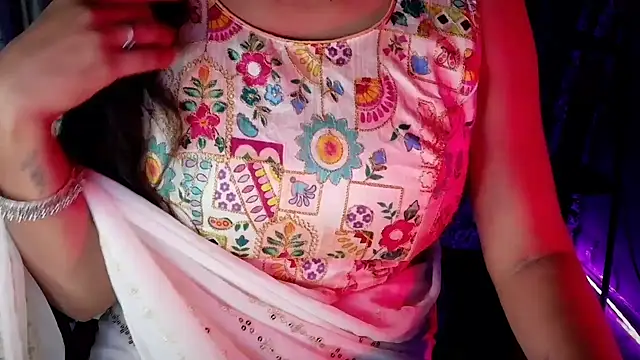 SexyAndHottie live sex cam