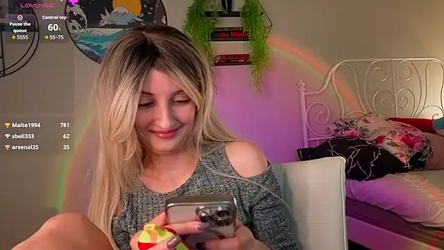 Katty_Lights's cam snapshot