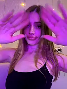 Elizabeth_Tay's cam snapshot