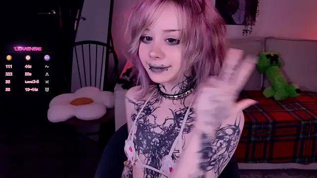 Lollyshy live sex cam