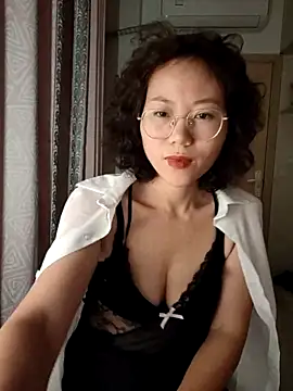 nini10052025's cam snapshot